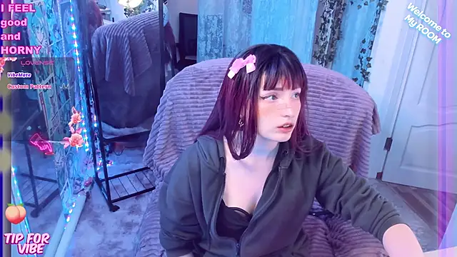 Toxic Ellies online show from February 25, 2:26 pm