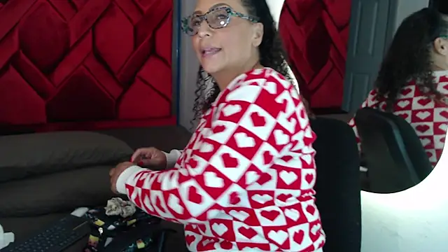 Snapshot of EvaMills1 chatting on February 21, 7:54 pm EvaMills1 online show from February 21, 7:54 pm
