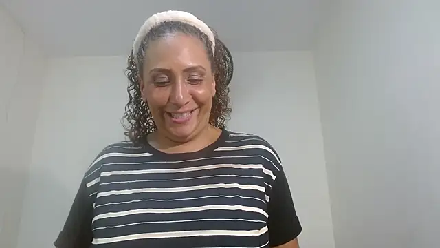 EvaMills1 online show from January 16, 9:08 pm