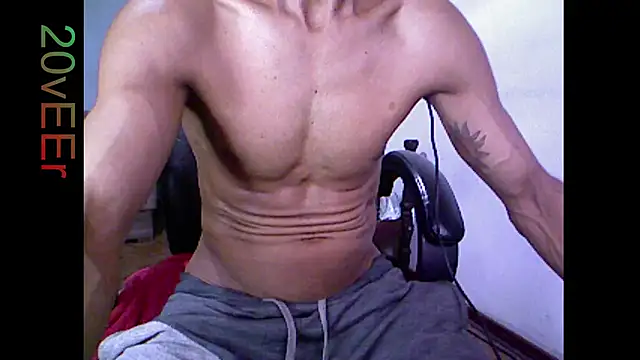 Snapshot of 20vEEr chatting on February 12, 5:45 pm 20vEEr online show from February 12, 5:45 pm