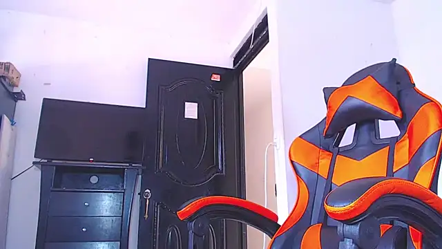 ADAM HOT online show from February 6, 7:54 pm