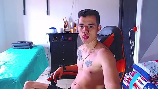 ADAM HOT online show from May 31, 4:02 pm