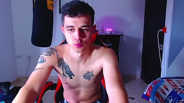 ADAM HOT online show from June 6, 9:20 pm