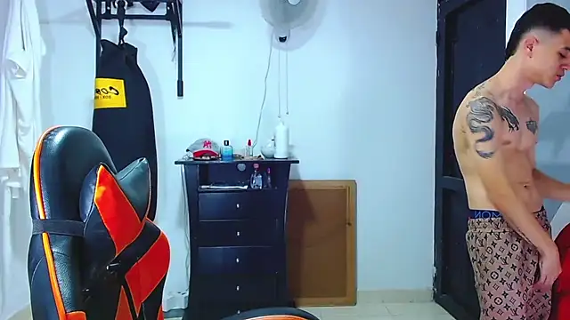 ADAM HOT online show from July 10, 11:38 pm
