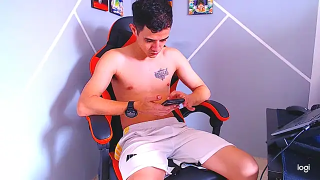 ADAM HOT online show from October 31, 5:20 pm