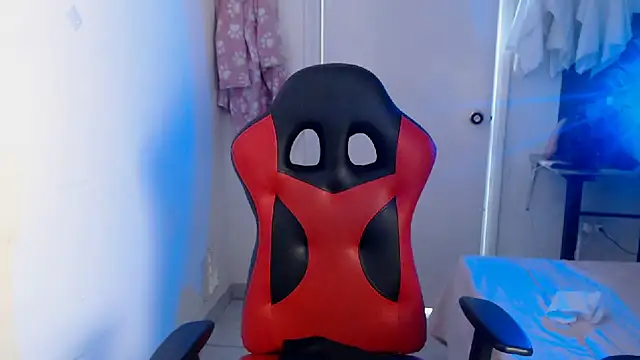 Snapshot of Maximesex chatting on October 28, 1:32 pm Maximesex online show from October 28, 1:32 pm