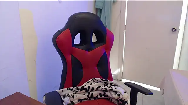 Snapshot of Maximesex chatting on February 27, 1:44 pm Maximesex online show from February 27, 1:44 pm