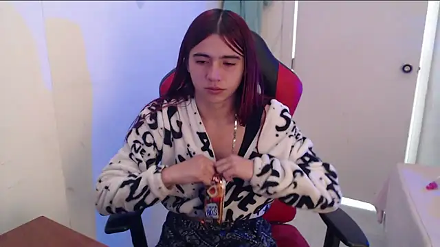 Snapshot of Maximesex chatting on February 26, 1:33 pm Maximesex online show from February 26, 1:33 pm