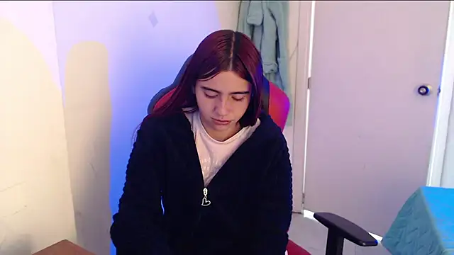 Snapshot of Maximesex chatting on February 19, 1:41 pm Maximesex online show from February 19, 1:41 pm