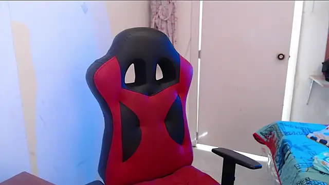 Snapshot of Maximesex chatting on February 10, 1:32 pm Maximesex online show from February 10, 1:32 pm