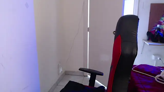 Snapshot of Maximesex chatting on November 20, 1:45 pm Maximesex online show from November 20, 1:45 pm