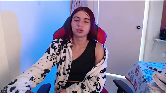 Snapshot of Maximesex chatting on February 2, 1:32 pm Maximesex online show from February 2, 1:32 pm