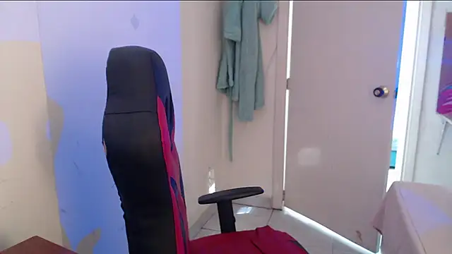 Snapshot of Maximesex chatting on February 25, 1:44 pm Maximesex online show from February 25, 1:44 pm