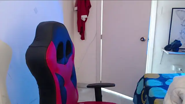 Snapshot of Maximesex chatting on January 6, 1:37 pm Maximesex online show from January 6, 1:37 pm