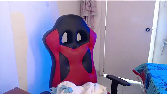 Snapshot of Maximesex chatting on February 13, 1:44 pm Maximesex online show from February 13, 1:44 pm