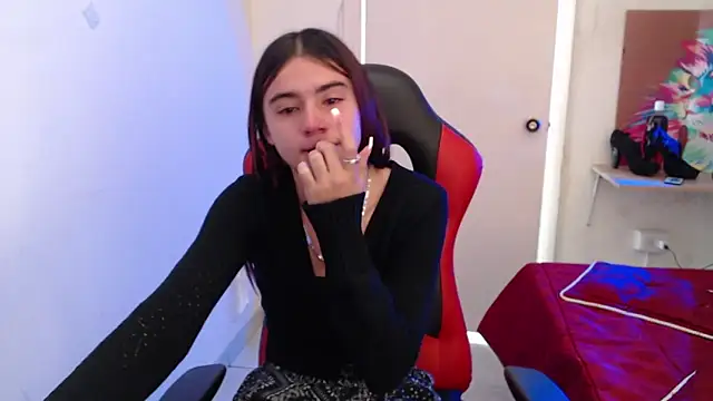 Snapshot of Maximesex chatting on November 22, 1:32 pm Maximesex online show from November 22, 1:32 pm