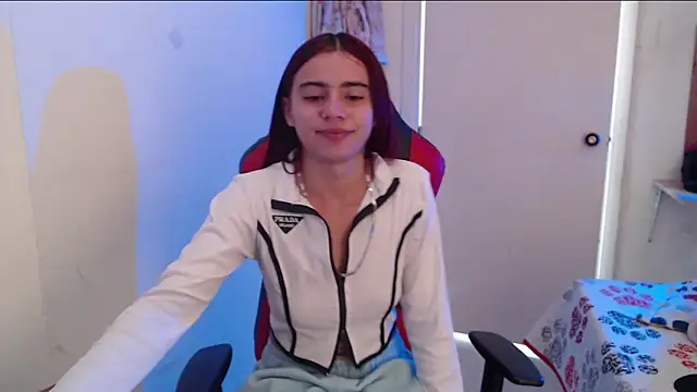 Snapshot of Maximesex chatting on February 4, 1:39 pm Maximesex online show from February 4, 1:39 pm