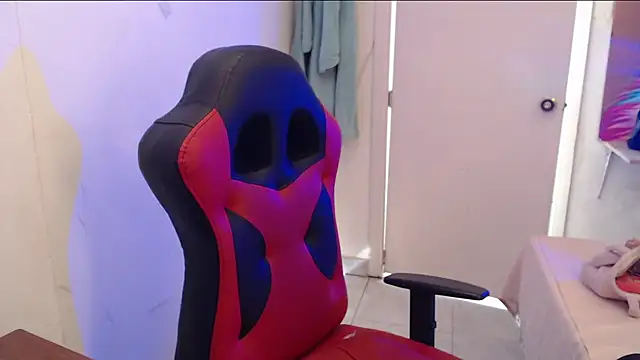 Snapshot of Maximesex chatting on February 28, 1:33 pm Maximesex online show from February 28, 1:33 pm