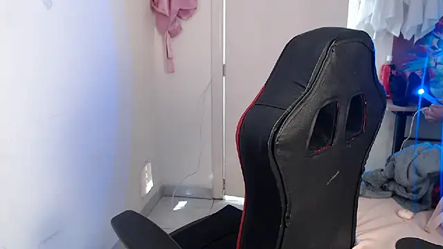 Snapshot of Maximesex chatting on October 23, 1:32 pm Maximesex online show from October 23, 1:32 pm