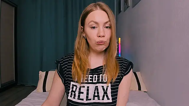 Snapshot of InsatiableFoxX chatting on April 8, 9:16 pm InsatiableFoxX online show from April 8, 9:16 pm