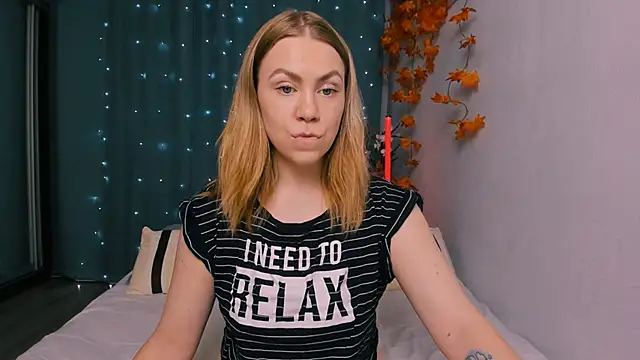 Snapshot of InsatiableFoxX chatting on November 2, 6:57 pm InsatiableFoxX online show from November 2, 6:57 pm