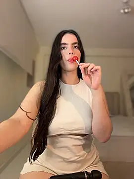 Snapshot of Mavi_Coless chatting on May 1, 12:59 am Mavi Coless online show from May 1, 12:59 am