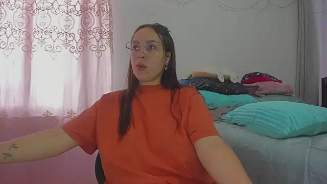 HARLEYNAPIER online show from April 22, 9:32 pm