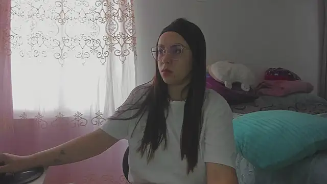 HARLEYNAPIER online show from April 19, 4:08 pm