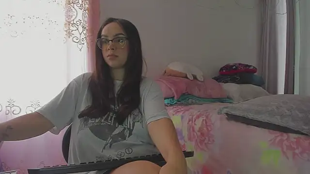 HARLEYNAPIER online show from February 22, 3:35 pm