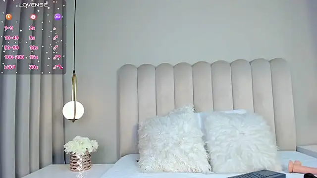 atenea roberts online show from March 12, 9:56 pm