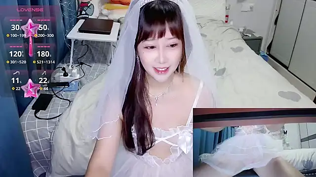 Snapshot of Angelababy001 chatting on December 4, 12:30 pm Angelababy001 online show from December 4, 12:30 pm