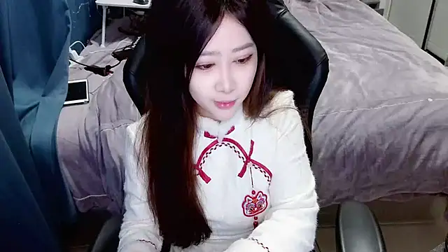 Snapshot of Angelababy001 chatting on January 5, 2:52 pm Angelababy001 online show from January 5, 2:52 pm