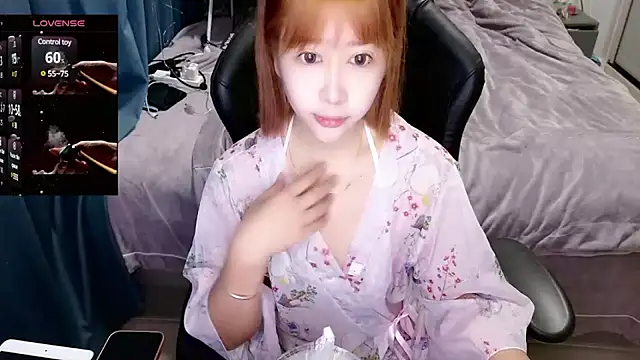 Snapshot of Angelababy001 chatting on January 18, 8:09 pm Angelababy001 online show from January 18, 8:09 pm