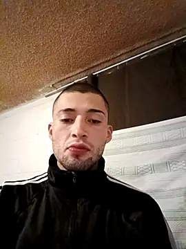 Snapshot of Suggarwhite18CM chatting on October 13, 5:09 am Suggarwhite18CM online show from October 13, 5:09 am