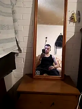 Snapshot of Suggarwhite18CM chatting on November 18, 10:24 pm Suggarwhite18CM online show from November 18, 10:24 pm