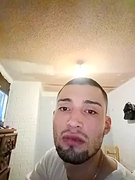 Snapshot of Suggarwhite18CM chatting on November 8, 7:39 pm Suggarwhite18CM online show from November 8, 7:39 pm