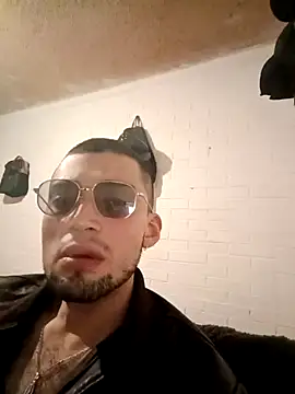 Snapshot of Suggarwhite18CM chatting on November 11, 3:45 am Suggarwhite18CM online show from November 11, 3:45 am