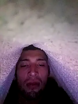 Snapshot of Suggarwhite18CM chatting on December 17, 8:19 am Suggarwhite18CM online show from December 17, 8:19 am