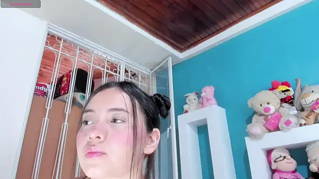 Snapshot of Cuty_sexy_hot chatting on June 12, 11:30 am Cuty sexy hot online show from June 12, 11:30 am