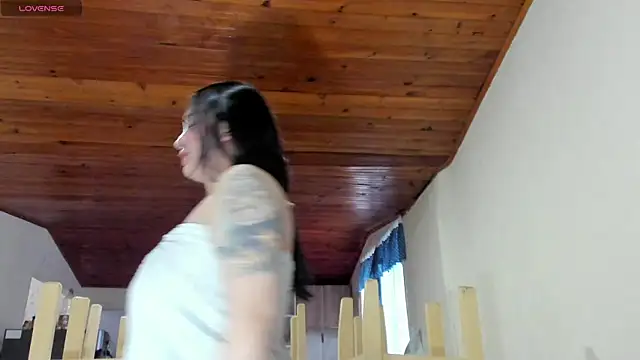 Snapshot of Cuty_sexy_hot chatting on July 4, 11:49 am Cuty sexy hot online show from July 4, 11:49 am