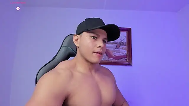 Snapshot of RoyConstance chatting on February 17, 2:09 am RoyConstance online show from February 17, 2:09 am