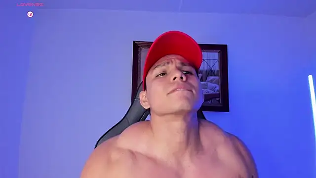 Snapshot of RoyConstance chatting on February 6, 3:13 am RoyConstance online show from February 6, 3:13 am