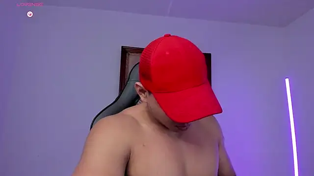 Snapshot of RoyConstance chatting on June 25, 3:04 am RoyConstance online show from June 25, 3:04 am