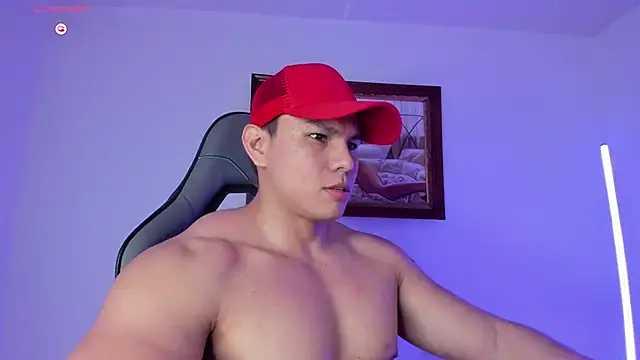 Snapshot of RoyConstance chatting on February 3, 6:33 am RoyConstance online show from February 3, 6:33 am