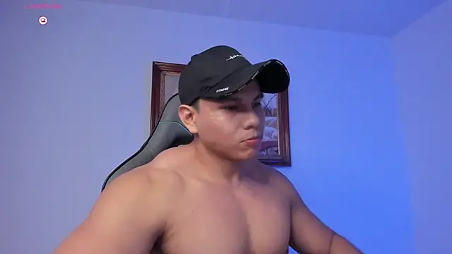 Snapshot of RoyConstance chatting on March 3, 3:13 am RoyConstance online show from March 3, 3:13 am