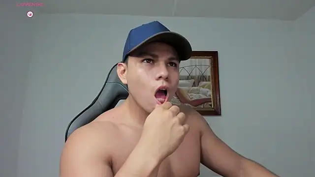 Snapshot of RoyConstance chatting on February 27, 3:51 am RoyConstance online show from February 27, 3:51 am