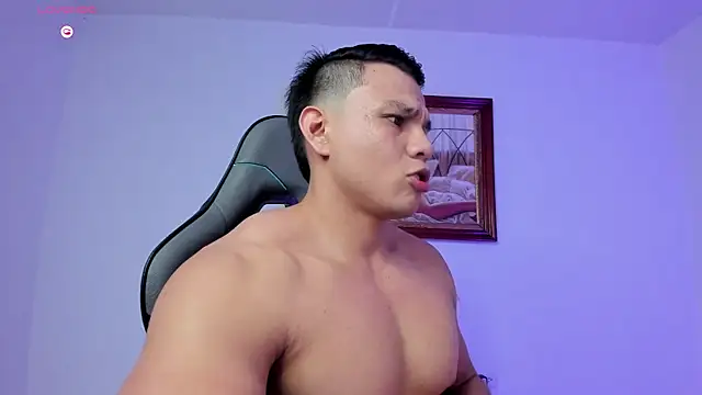 Snapshot of RoyConstance chatting on February 11, 5:18 am RoyConstance online show from February 11, 5:18 am