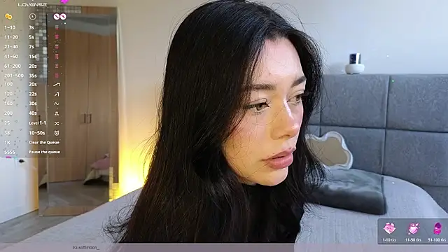 Soffimoon  online show from February 17, 9:45 pm