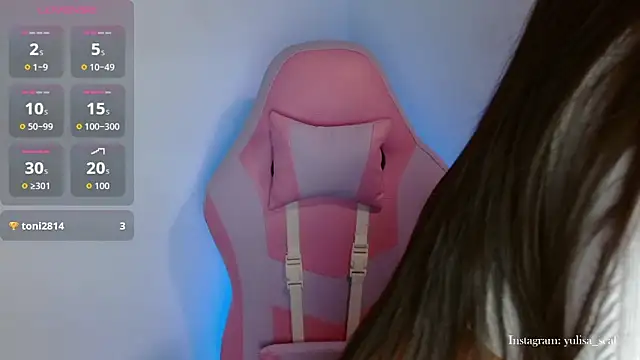 yulissa18 online show from February 6, 3:46 am