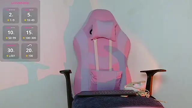 yulissa18 online show from November 28, 4:23 am